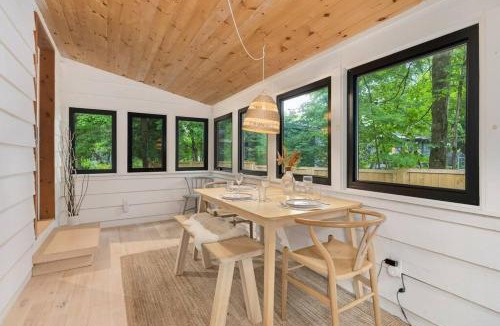 Rama Ski Chalet | Black River Haus - Scandinavian Riverfront Cabin Muskoka