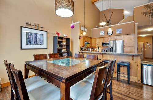 Snow Pine Estates Villa | Blackrock 6 - Ski In/Out, Private Hot Tub & Mtn View. Sleeps 13