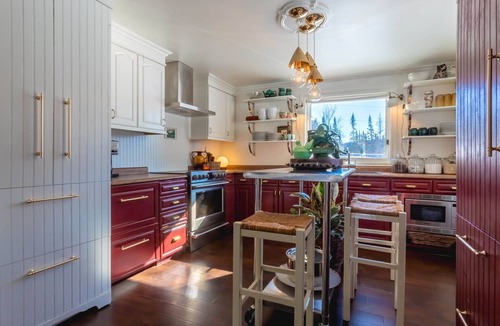 Utterson House | Blackwater Bungalow Cottage in Muskoka with a Hot Tub