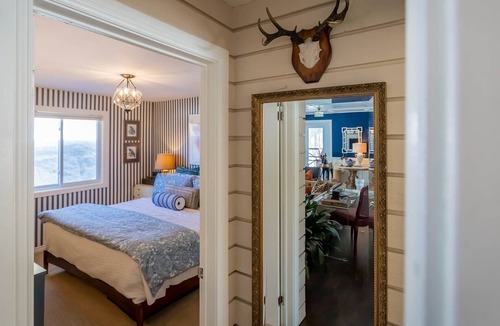 Utterson House | Blackwater Bungalow Cottage in Muskoka with a Hot Tub