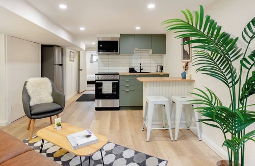 Wallace Emerson House | Bloordale Basement, Cozy and Clean