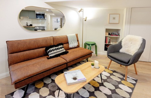 Wallace Emerson House | Bloordale Basement, Cozy and Clean