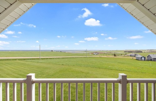 Park Corner House | Blue by the Sea w/bunkie- 10 min walk to the beach