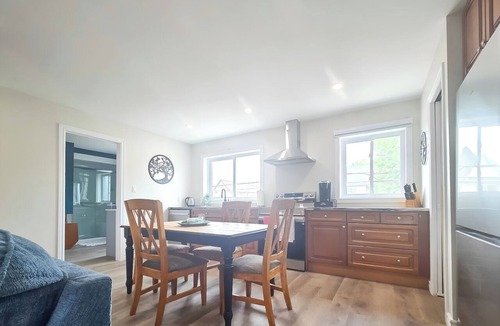 Chatham-Kent Apartment | Blue Forest apartment is close to downtown. A/C kitchen and laundry all provided