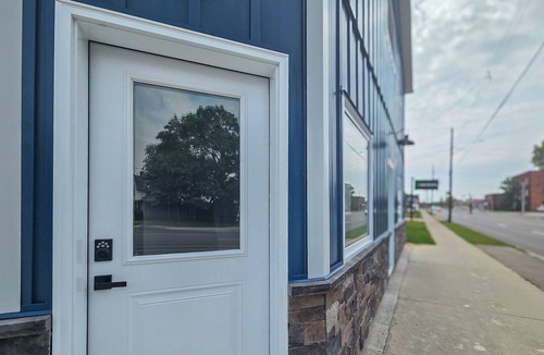 Chatham-Kent Apartment | Blue Forest apartment is close to downtown. A/C kitchen and laundry all provided