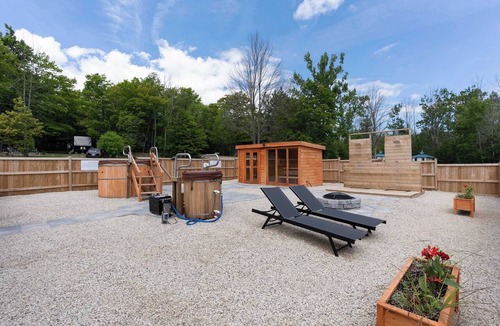 Miller Lake House | Blue Glamping RV w/ Nordic Spa Access near Grotto