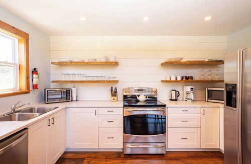 Queens County Cottage | Blue Island retreat- Secluded, Quiet and Welcoming