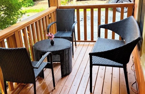 Lindell Beach Cottage | Blue Jay Cottage | Pool + Resort Amenities | Cultus Lake