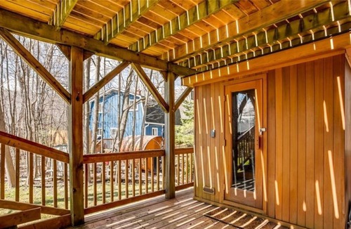 Glen Huron Cottage | Blue Mountain Cottage for Rent - 10 Min walk to the village