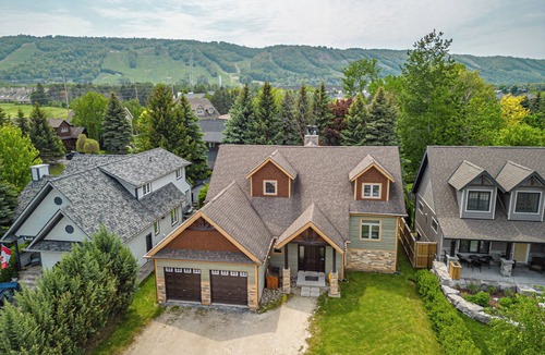 The Blue Mountains Ski Chalet | Blue Mt. Chalet 8 BDR 4 W/C Ski & Recreation Resort, Golf, Beach, Hiking & More