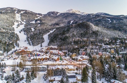 Nordic Estates Ski Chalet | BLUFFS 6 | 3 Bed 2 Bath Townhouse | Ski-In/Out | Breathtaking Views | Hot Tub