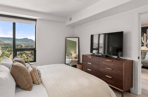 Downtown Kelowna Apartment | Bohemia Stunning Downtown Sub Penthouse