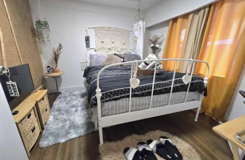Burnaby House | Bohemian Theme Private Room near Metrotown Mall with private parking
