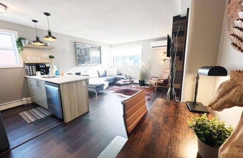 South London Apartment | Boho Escape | Walk to Wortley/London Hotspots