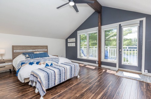 Humphrey Cottage | Boho Lakehouse Muskoka Family Retreat Sleeps up to 15