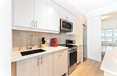 The Queensway Condo | Boutique 2-Beds/2-Bath, Free Parking, Minutes to downtown and shopping