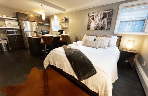 South London Apartment | Boutique Bliss in the Heart of Wortley Village