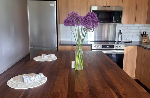 Bowen Island House | Bowen Island Getaway by the Sea- Dog friendly- Ocean Views