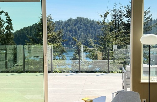 Bowen Island House | Bowen Island Ocean Retreat | Whole House | Hot Tub
