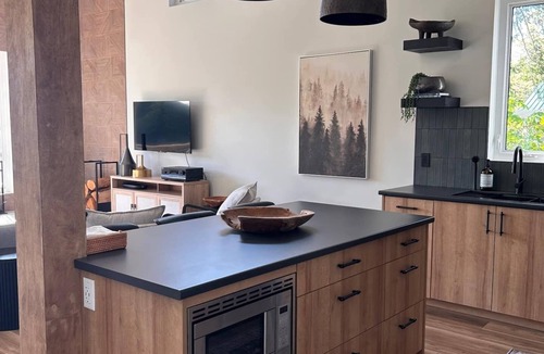 Quathiaski Cove Cabin | Brand New 2 Bedroom Oceanside Cabin w/Spectacular Ocean views & Pet Friendly!