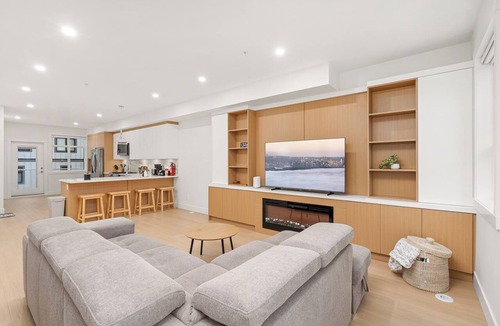 Willoughby House | Brand New 3BR Townhome - Roof Top Patio Garage