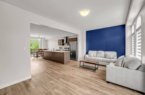 Cambridge House | Brand New 4-BR Ensuite Townhouse | Netflix/Disney+