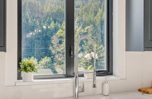Whistler Village House | Brand new 6 Bedroom Luxury spacious home with H/T