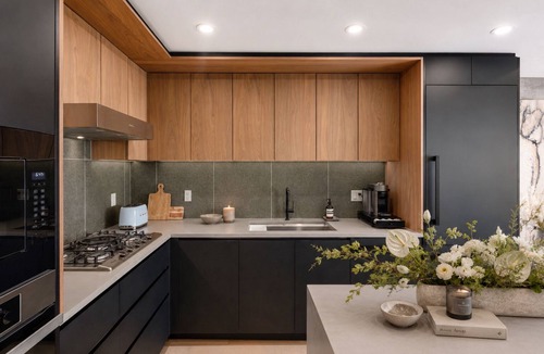 Vancouver South House | Brand New Award Winning Townhouse|3BR|Van West|Skytrain|12 min to Airport & DT