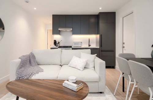 West Vancouver Villa | Brand New Cozy Suite near Collingwood School