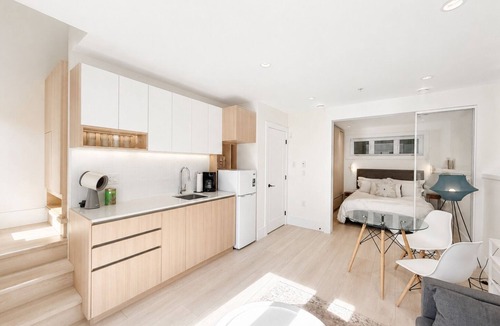 Mount Pleasant Apartment | Brand new cozy modern guest suite in vibrant Mount Pleasant, Vancouver.