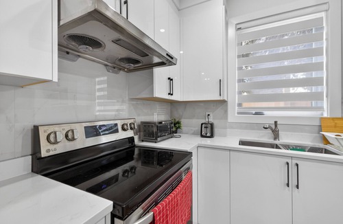 Surrey Newton House | Brand New Garden Suite Oasis in the Heart of Newton