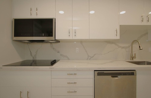 Richmond Hill House | Brand New, Luxurious & Spacious 4-Level Townhouse (Sleeps 10) with Two Kitchens