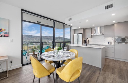 Downtown Kelowna Apartment | Brand New Luxury Downtown Near the Beach #15