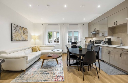 Dunbar House | Brand-new Luxury Dunbar 3BR Home | Sleeps 6 | Near UBC, Parks, Beaches & Shops
