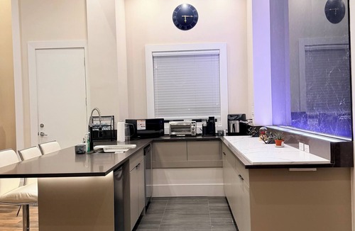 Steveston House | Brand New Luxury loft with huge living room and king bed room - 13 mins from YVR