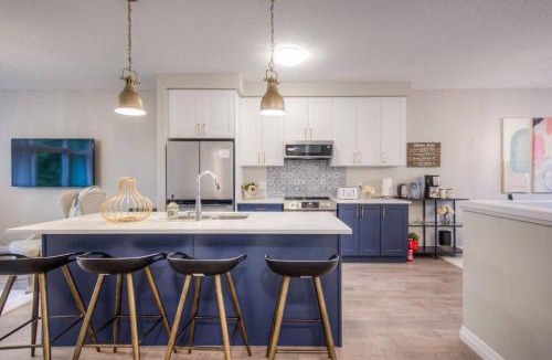 Rosemount House | BRAND-NEW LUXURY SUITE in DOON SOUTH, min to 401