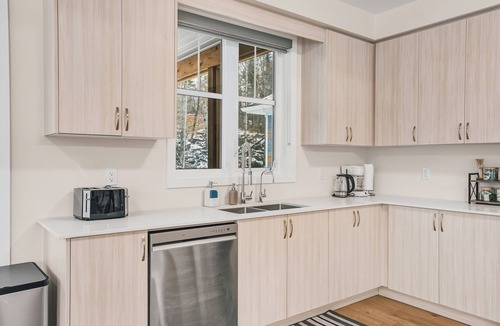 Dwight Cottage | Brand New spacious & beautiful cottage in Northern Lights - Huntsville, Muskoka