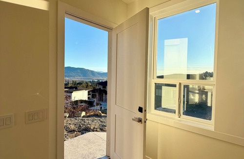 Mission House | Breath taking view in the heart of Mission BC