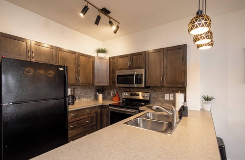 South Pandosy Apartment | Breathe taking resort in the heart of the Lower Mission.