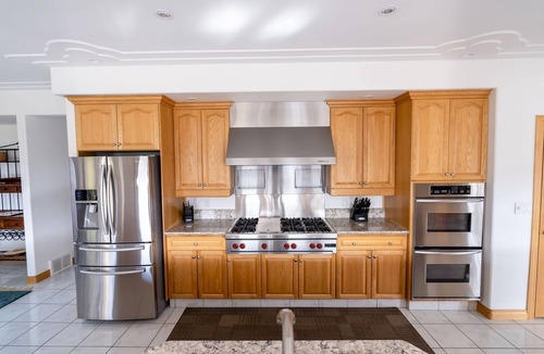 Okanagan-Similkameen Bed & Breakfast | Breathtaking Views of Skaha Lake & Mountains Our 6BR/5.5BA with Hot Tub