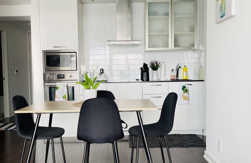 Central Waterfront Apartment | Breathtaking view in the heart of Toronto.