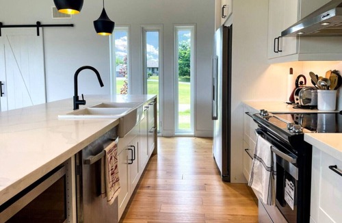 Glen Huron House | Brewster`s Lake Escape | Lakefront in Singhampton
