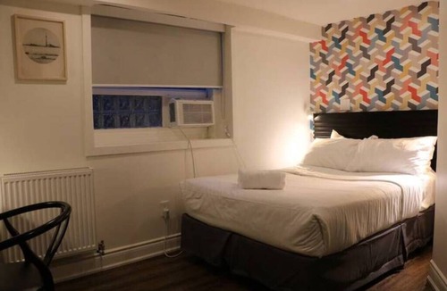 Central Waterfront Apartment | Bright 2BR City Stay Near Harbourfront Centre