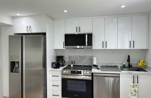 Richmond Hill Apartment | Bright 2BR unit | Free Parking | Family Friendly | Richmond Hill