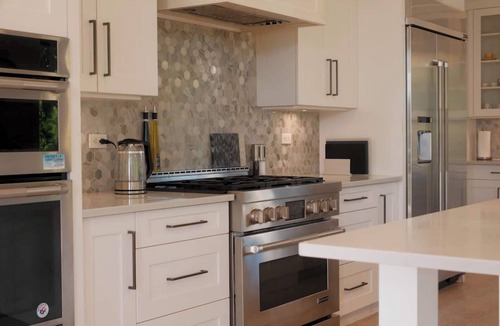 Langley House | Bright 3BR Langley Home | Ensuite + Office + Parking