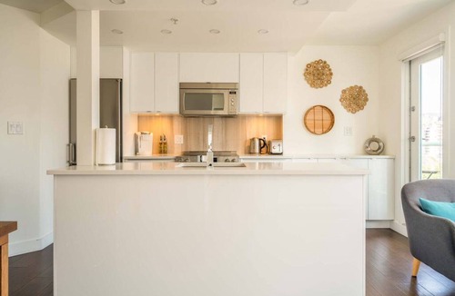 Downtown Vancouver Apartment | Bright Beachfront 2-Bed, City Views, Yaletown