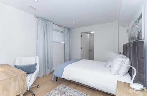 Mount Pleasant West House | Bright, Cozy, Separate Entrance, Guest Room, Walk.: Subway, Shop, restaurants.