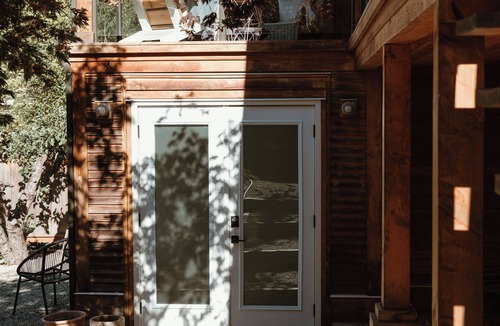 Nelson House | Bright Lakeside Retreat: King Bed & Willow Views
