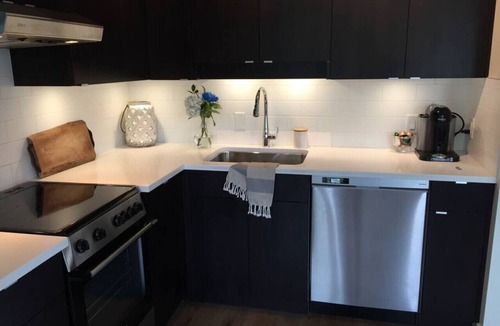 Grandview-Woodland Condo | Bright Light in the City, Steps from ‘The Drive’