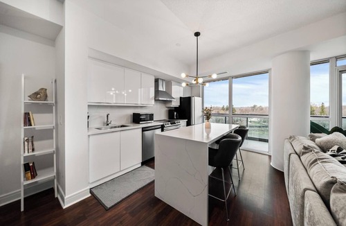 Thorncliffe Park Condo | Bright Luxury 2BR Condo w/Parking | Nature Trails, Cafés & Transit Steps Away